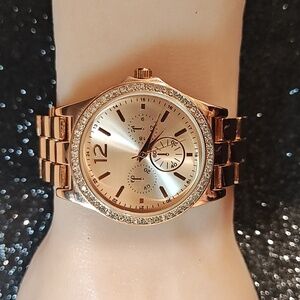 FMD Rose Gold Tone Watch with CZ Framing - Working condition! 😊